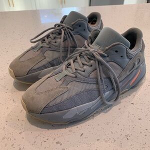 Yeezy Boost 700 Inertia Sz 12M
